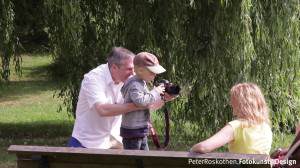Familienfotos draußen machen Spaß