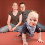 Familienfoto Eltern mit Baby - Peter Roskothen Fotograf Familienfotos Kempen